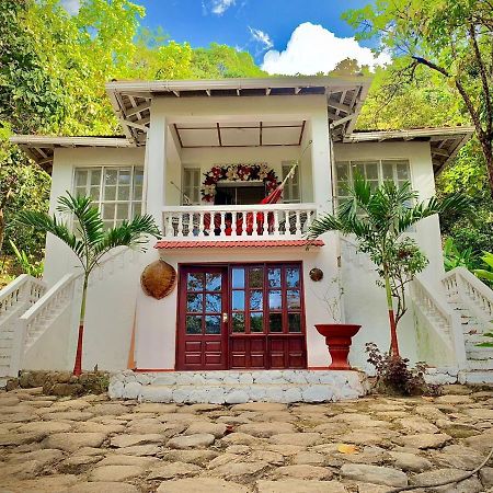 Casa Hotel Arcadia Minca Exterior photo